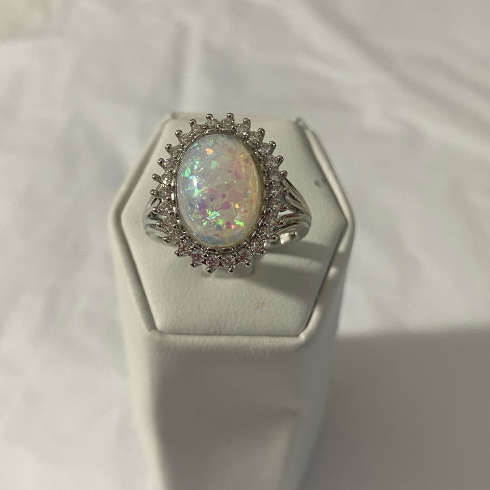 Size 9 WEDDING RING - Picture 4 of 6